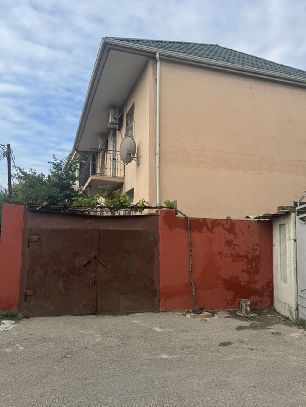 5 otaqlı, 180 kv. m, Orta təmir