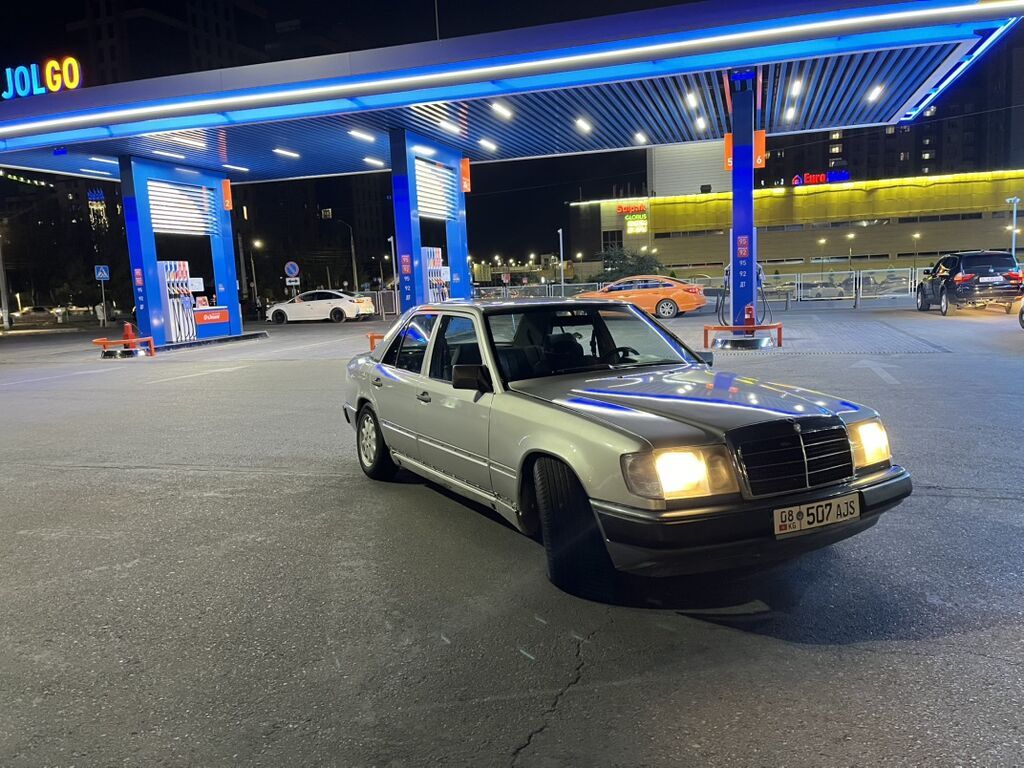 Mercedes-Benz W124: 1988 г., 2.3 л, Механика, Бензин, Седан: фото 2