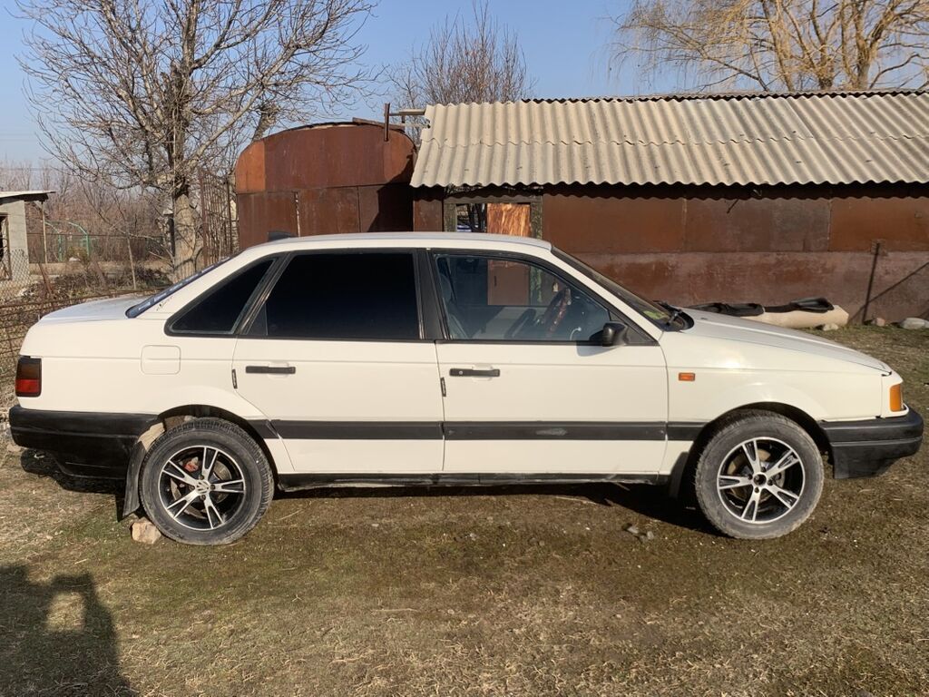 Volkswagen Passat: 1989 г., 1.8 л, Механика, Бензин, Седан: фото 6
