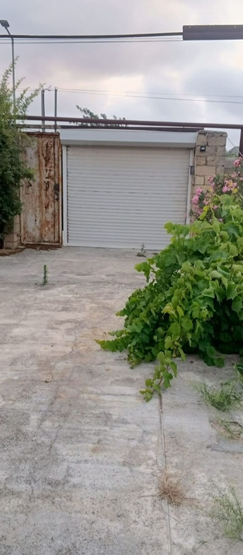 Kürdəxanı qəs. 5 otaqlı, 200 kv. m, Orta təmir