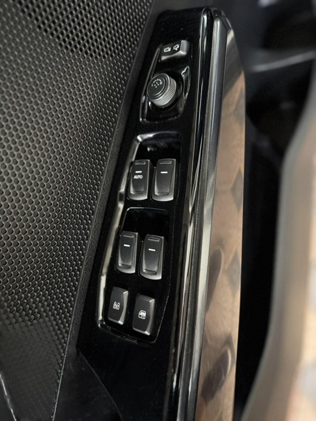 Ssangyong Tivoli: 2019 г., 1.5 л, Автомат, Бензин, Кроссовер: фото 6