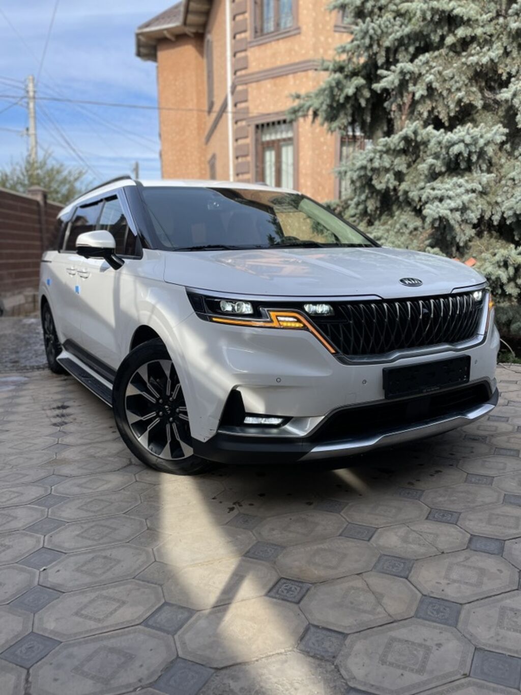 Kia Carnival: 2021 г., 2.2 л, Автомат, Дизель, Минивэн: фото 2
