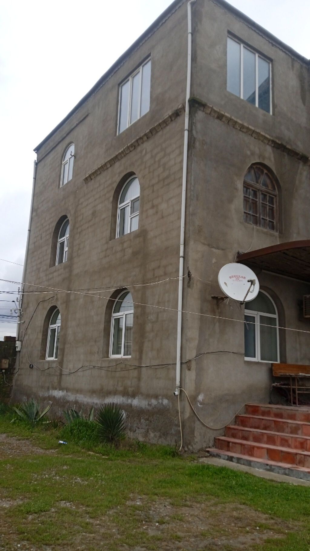 Ramana qəs. 9 otaq, 360 kv. m, Təmirsiz