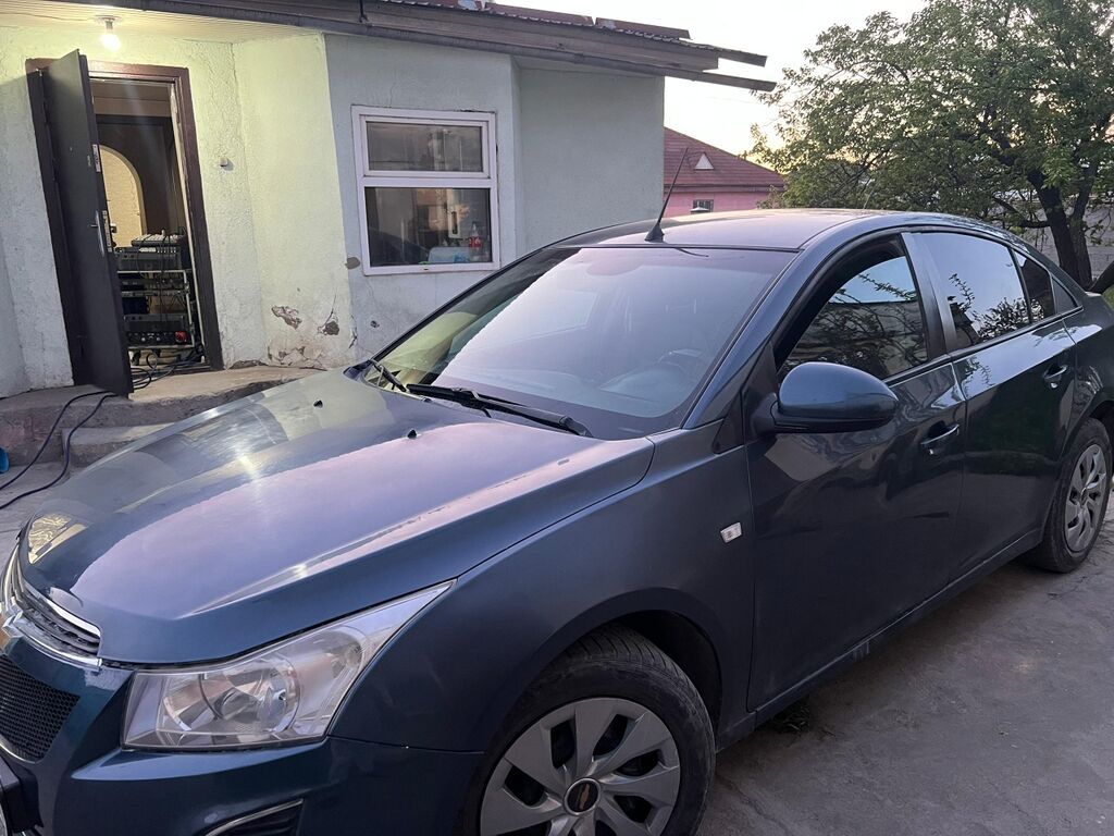 Chevrolet Cruze: 2013 г., 1.6 л, Механика, Бензин, Седан: фото 3