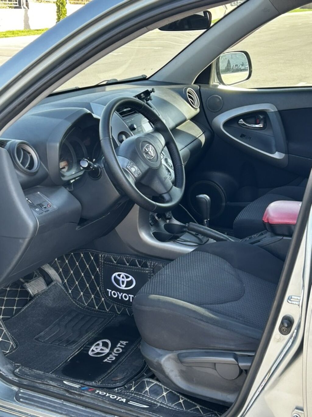 Toyota RAV4: 2006 г., 2 л, Автомат, Бензин, Кроссовер: фото 6