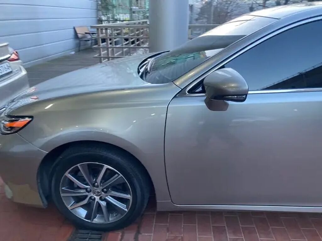 Lexus ES: 2017 г., 2.5 л, Вариатор, Гибрид, Седан: фото 3