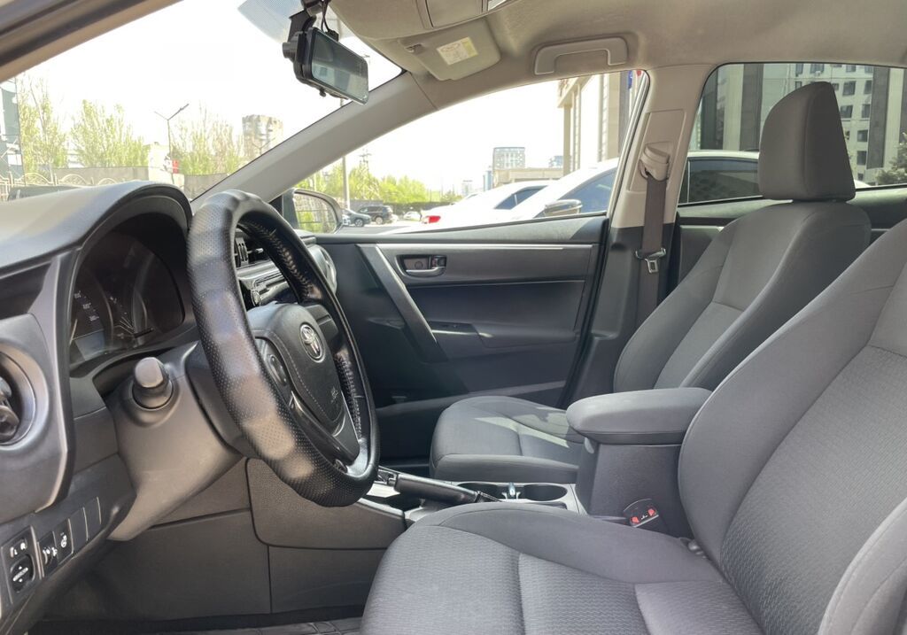 Toyota Corolla: 2017 г., 1.6 л, Автомат, Бензин, Седан — фото 6