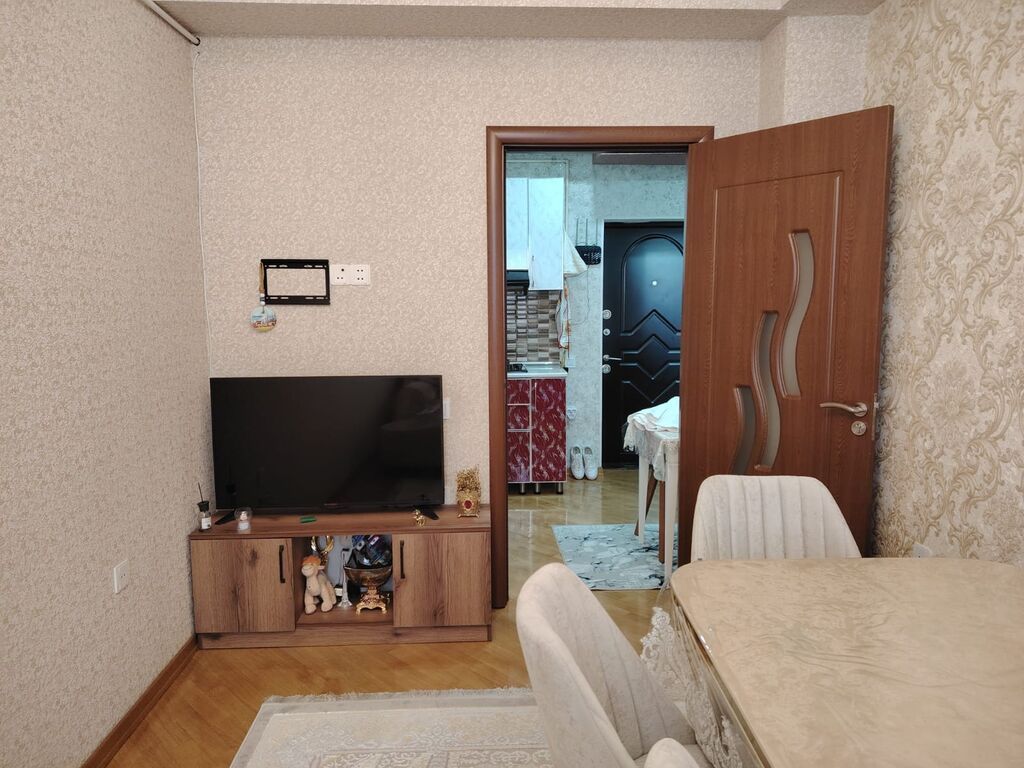 Nefçiler metrosuna yaxin 14/10 mertebesinde 2 otaqli ev 600 azn wifi