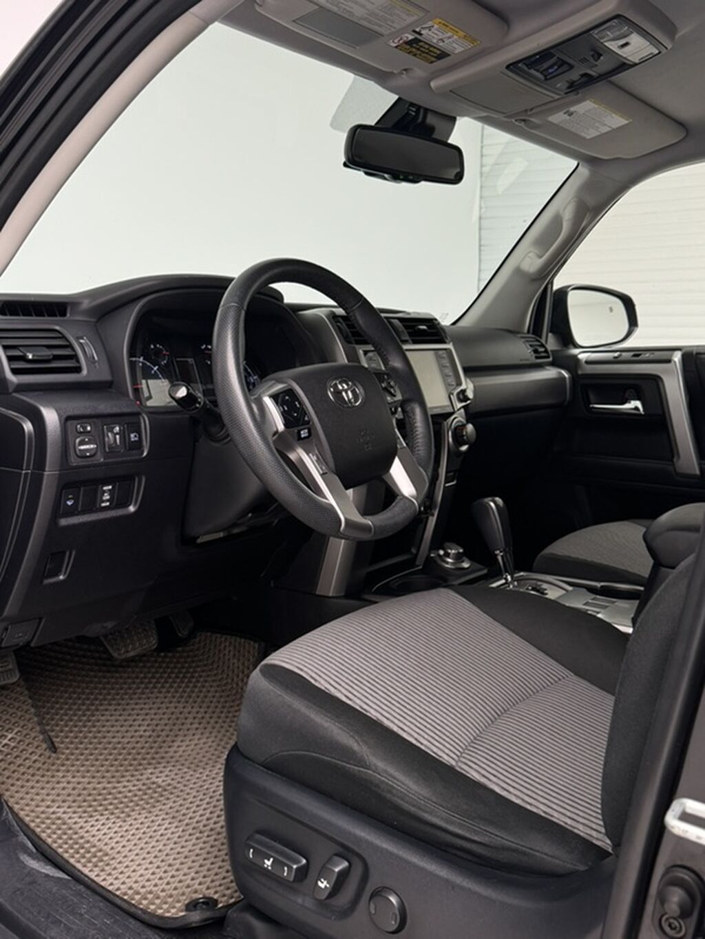 Toyota 4Runner: 2020 г., 4 л, Автомат, Бензин, Внедорожник: фото 8