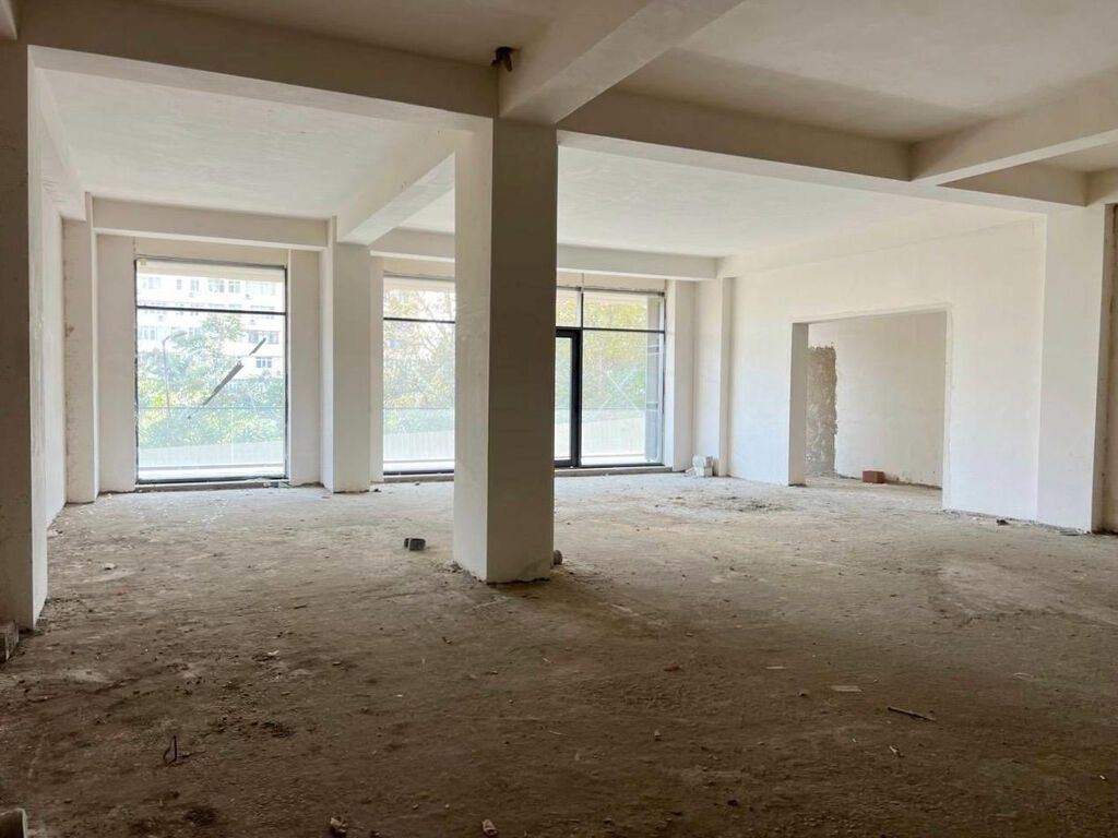 Nizami metrosuna piyada 3-4 dəqiqə məsafədə, Şəhərin ən prestijli