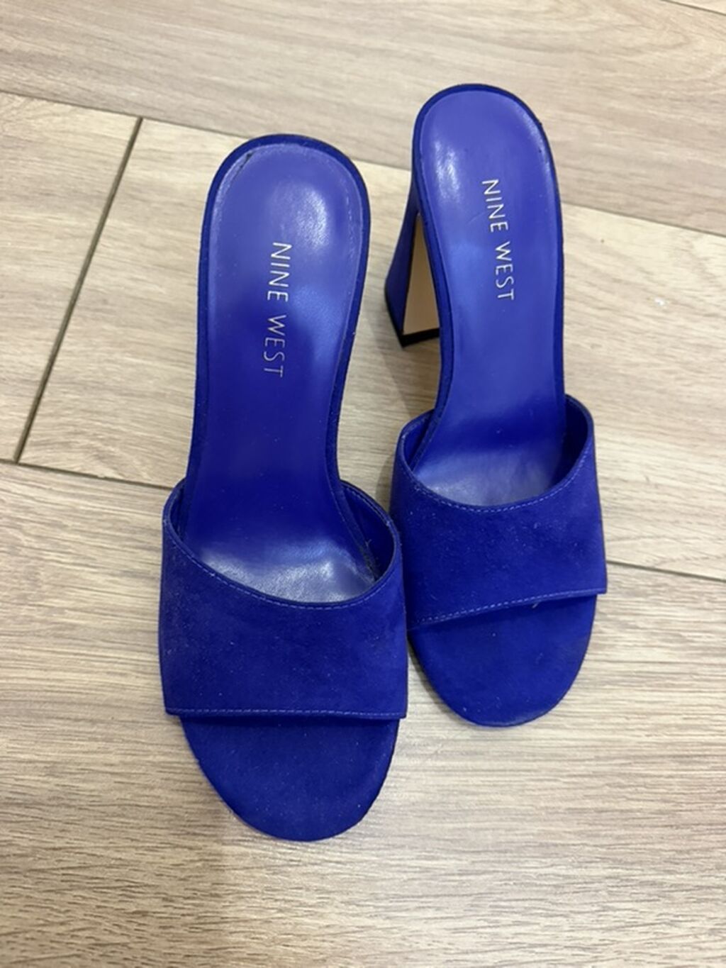 Босоножки-мули Nine West, насыщенный кобальтово‑синий цвет. - Модель — фото 1