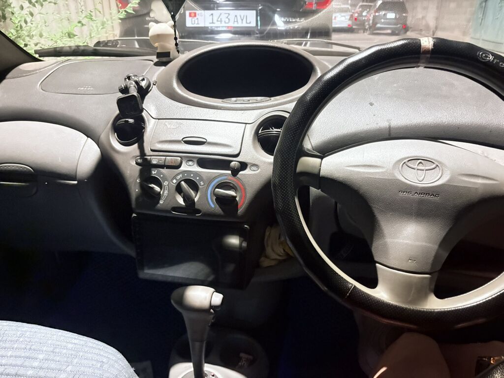 Toyota Vitz: 2003 г., 0.1 л, Автомат, Бензин, Хэтчбэк: фото 4
