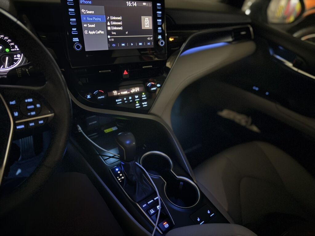 Toyota Camry: 2022 г., 2.5 л, Автомат, Гибрид, Седан: фото 7