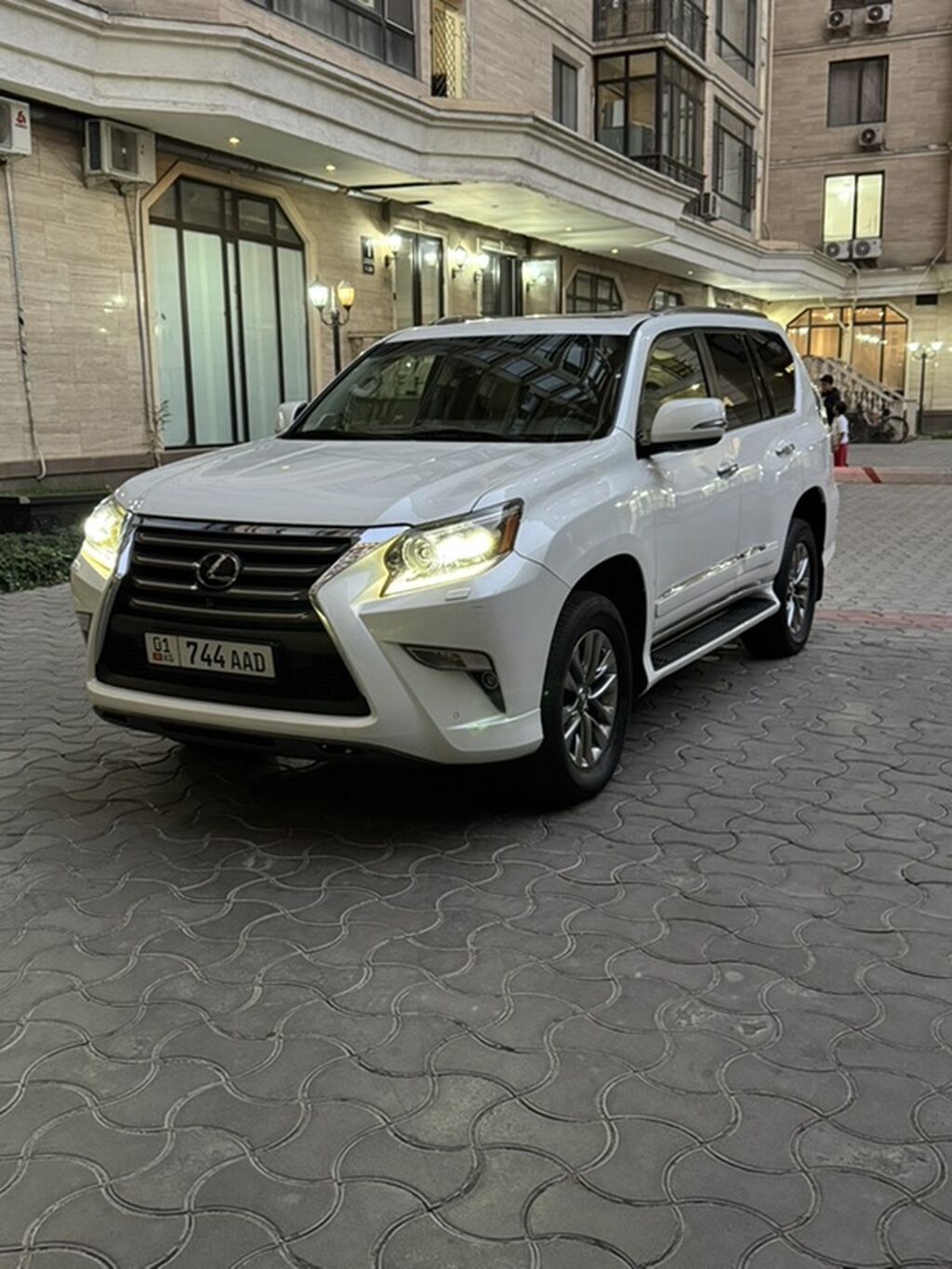 Lexus GX: 2014 г., 4.6 л, Автомат, Бензин, Внедорожник: фото 3