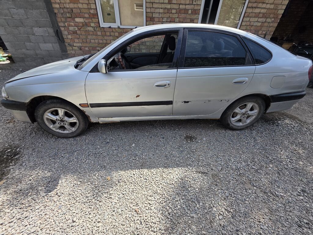 Toyota Avensis: 1998 г., Бензин, Хэтчбэк: фото 3