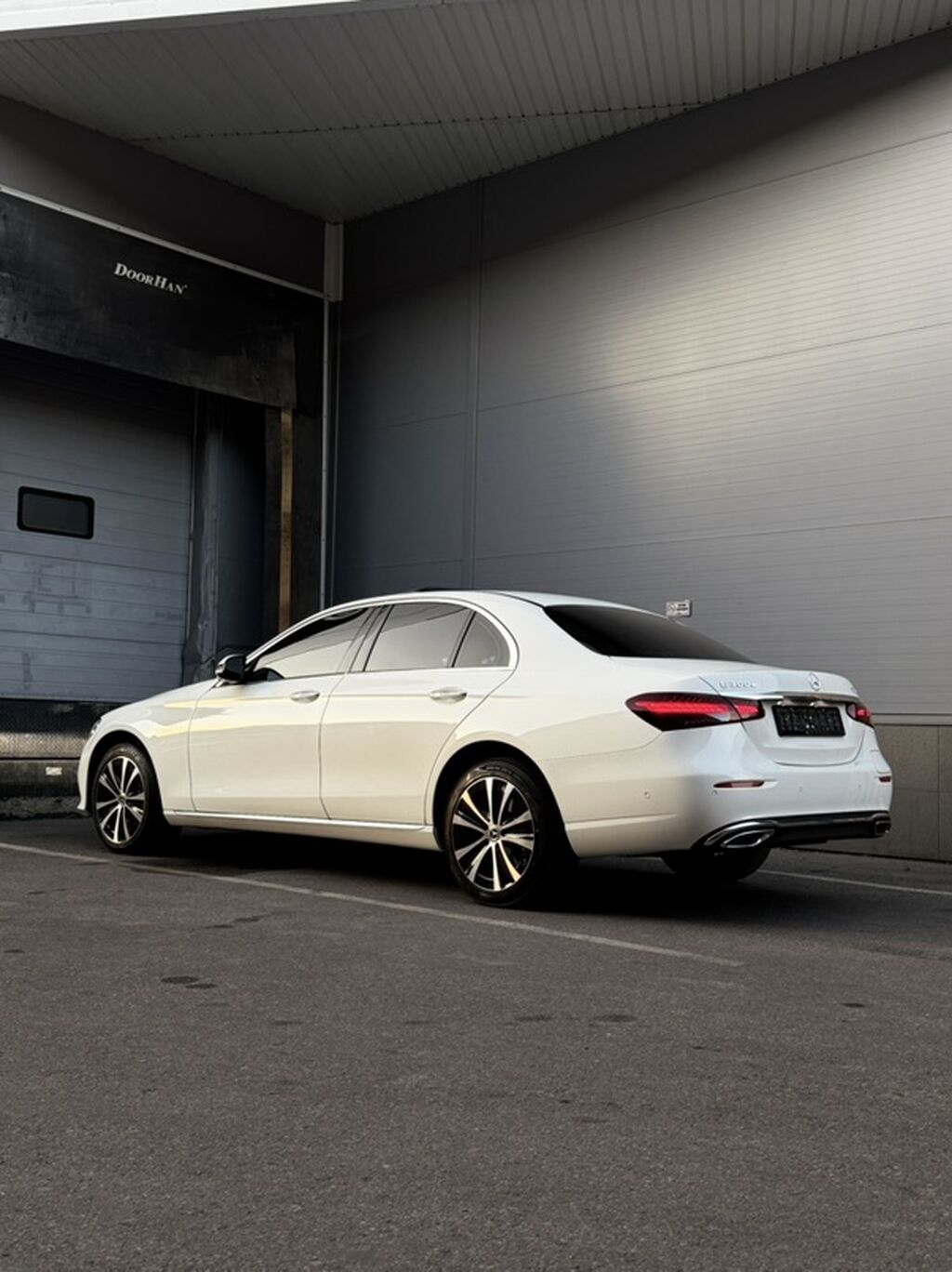 Mercedes-Benz E-Class: 2021 г., 2 л, Автомат, Электромобиль, Седан: фото 5