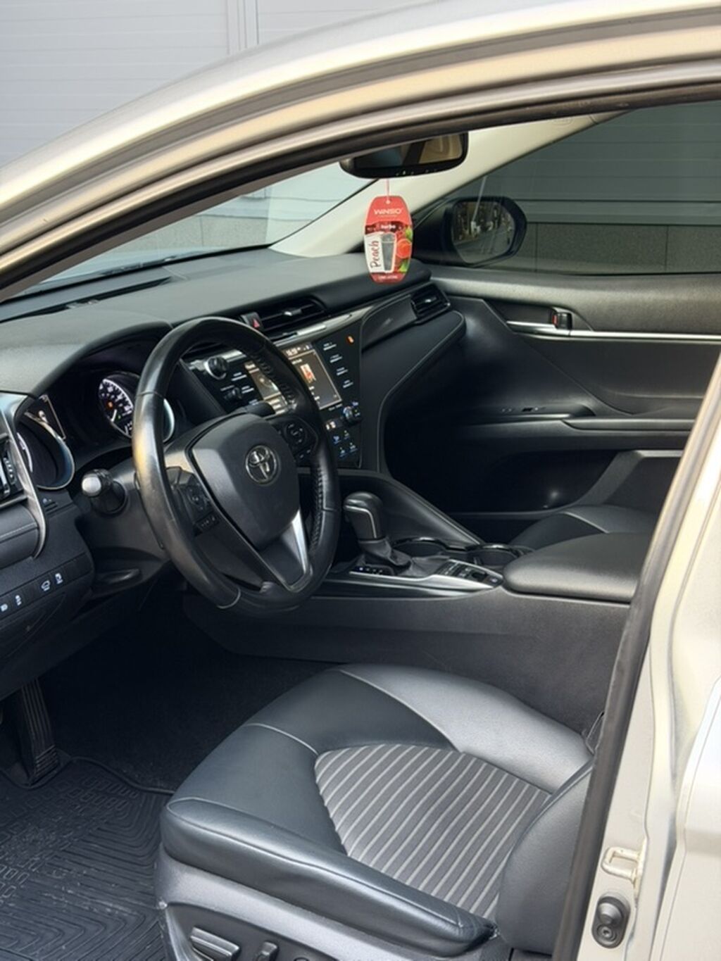 Toyota Camry: 2020 г., 2.5 л, Автомат, Гибрид, Седан: фото 7