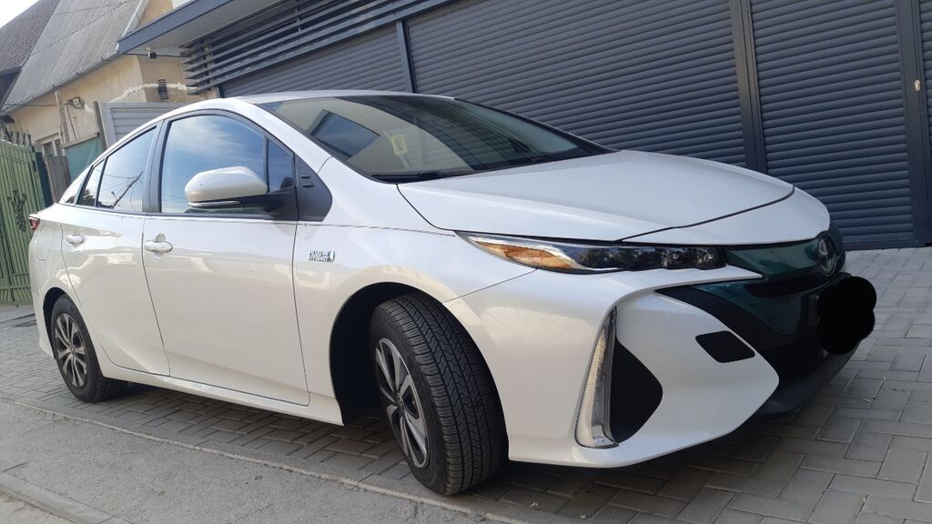 Toyota Prius: 2020 г., 1.8 л, Автомат, Гибрид, Лифтбек: фото 3