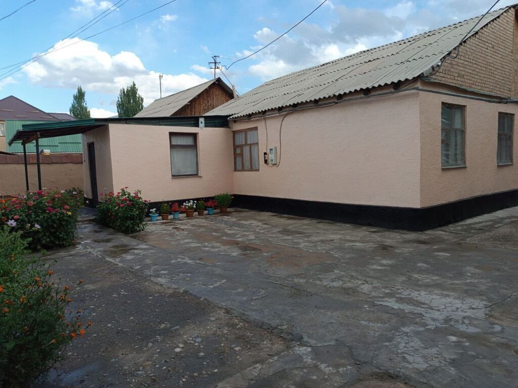 В центре г.Нарын продается 5 комнатный дом 120 м2. Имеется 2-х: фото 5