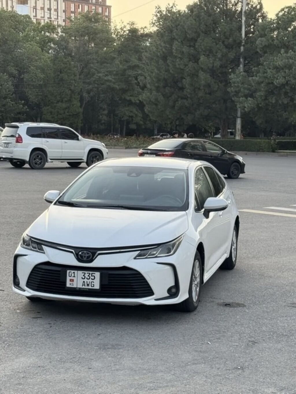 Toyota Corolla: 2019 г., 1.8 л, Автомат, Гибрид, Седан: фото 2