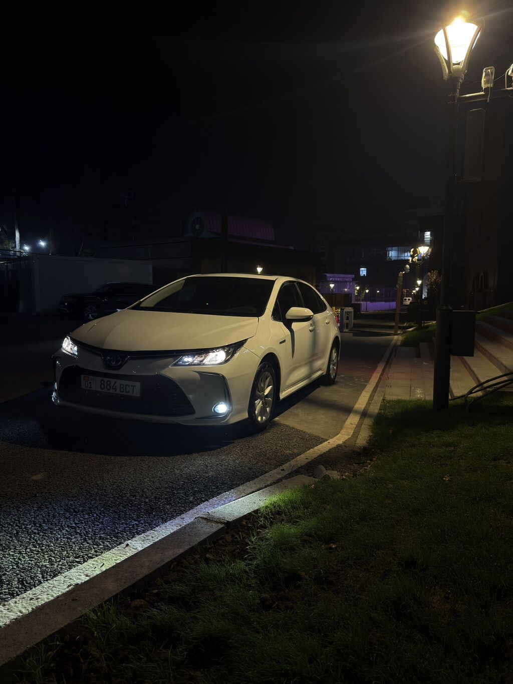 Toyota Corolla: 2021 г., 1.8 л, Автомат, Гибрид: фото 1