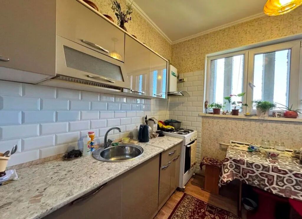 4 комнаты, 82 м², Золотой квадрат 106 серия, 7 этаж, Евроремонт: фото 7