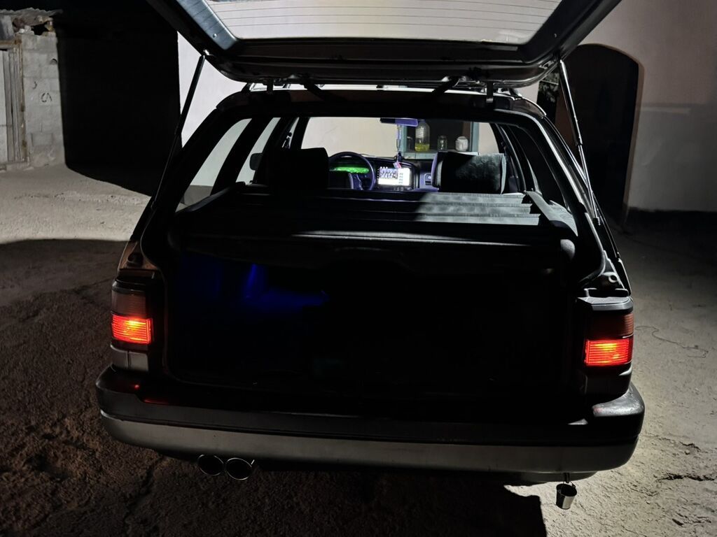 Volkswagen Passat: 1993 г., Универсал: фото 4