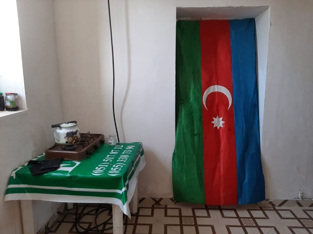 100 kv. m, 3 otaqlı, Kommunal xətlər qoşulmayıb