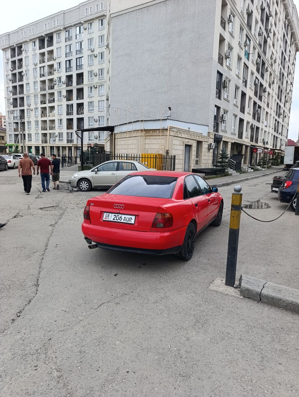 Audi A4: 1997 г., 1.6 л, Механика, Седан: фото 5