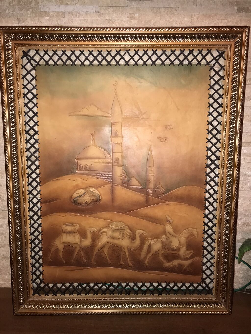 Необычные кожаные картины алтайской художницы