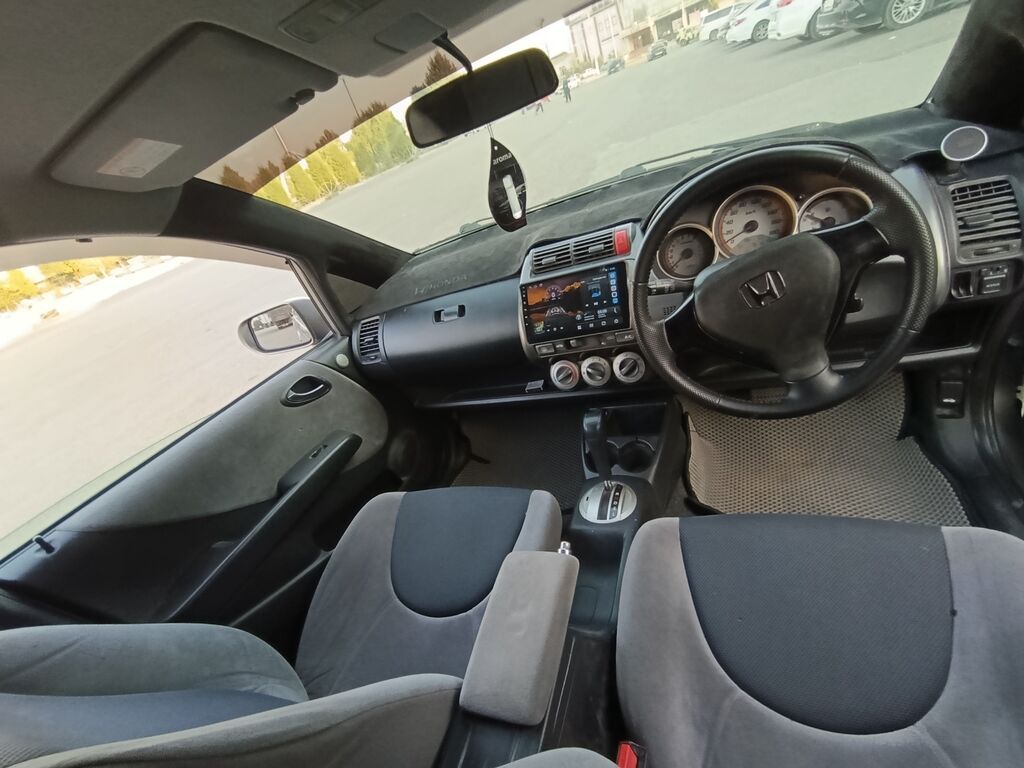 Honda Fit: 2002 г., 1.3 л, Вариатор, Бензин, Хэтчбэк: фото 6
