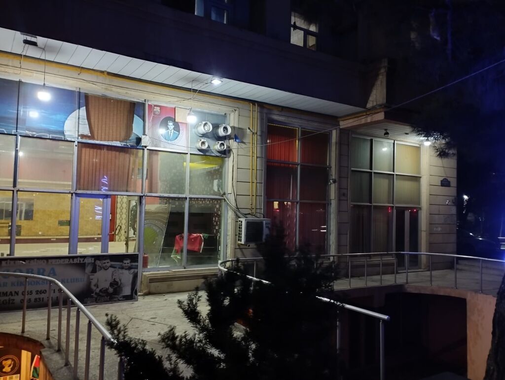 İcarəyə obyekt – geniş vitrinli, külli sahəli kommersiya məkanı -