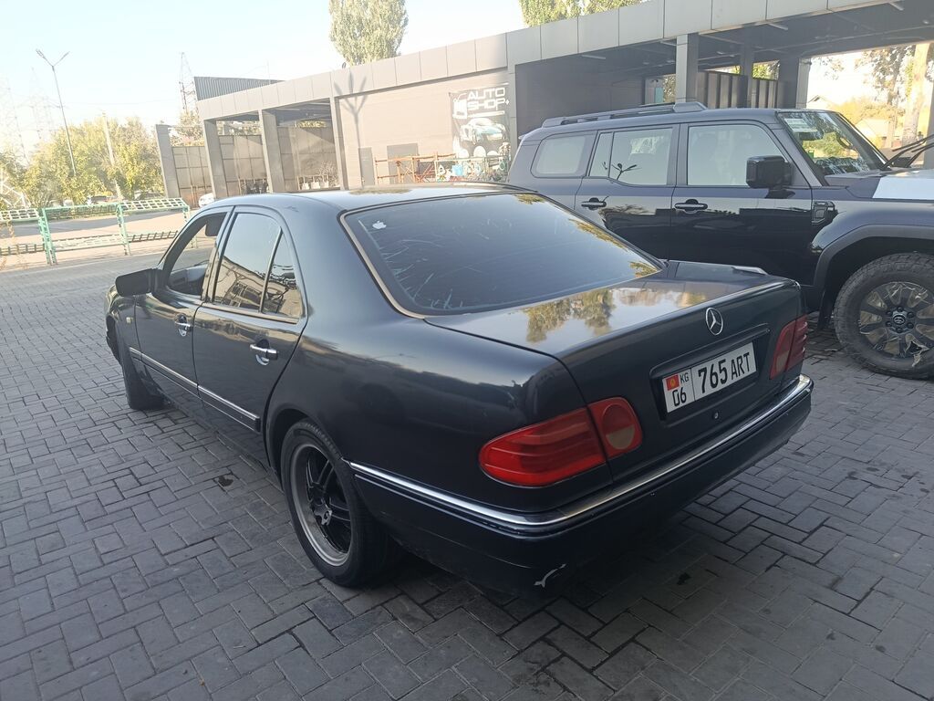 Mercedes-Benz E-Class: 1998 г., 2 л, Механика, Седан: фото 4