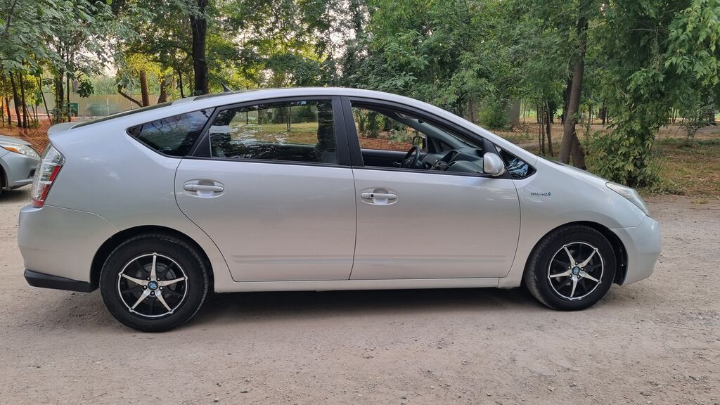 Toyota Prius: 2006 г., 1.5 л, Автомат, Гибрид, Хэтчбэк: фото 3