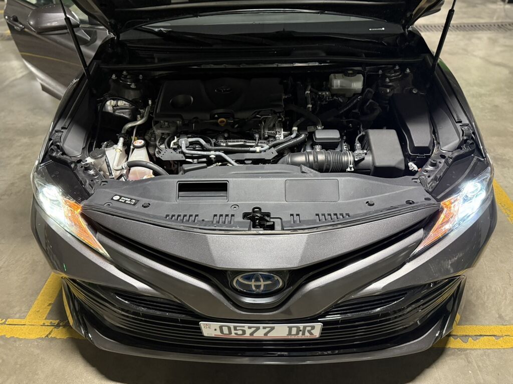Toyota Camry: 2020 г., 2.5 л, Автомат, Гибрид, Седан: фото 7