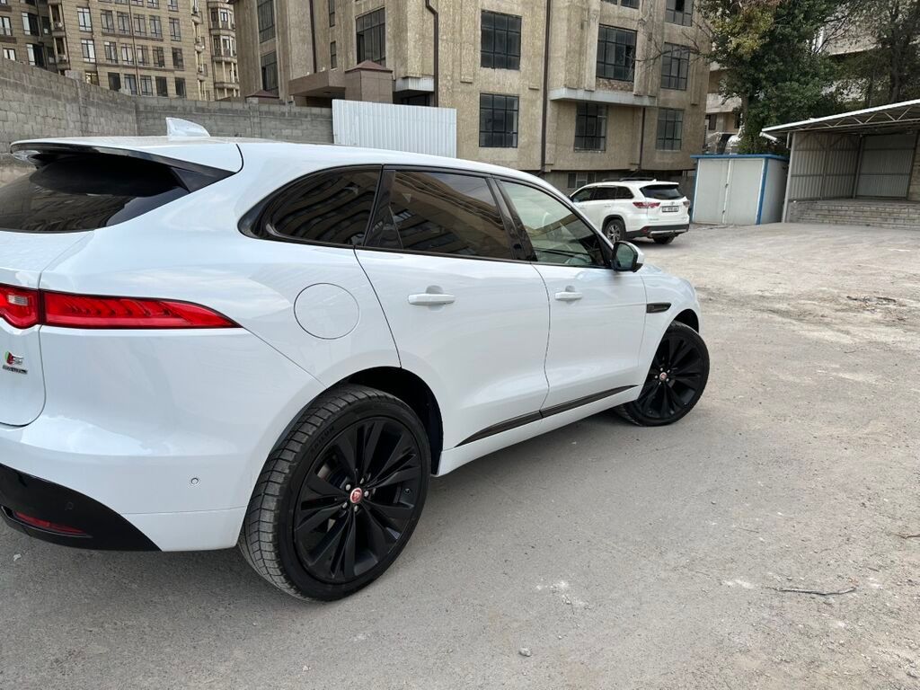 Jaguar F-Pace: 2018 г., 3 л, Автомат, Бензин, Кроссовер — фото 3