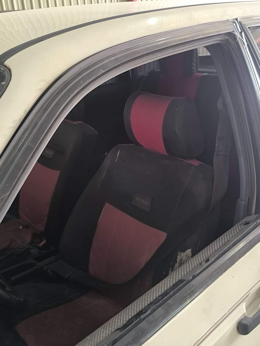 Volkswagen Passat: 1988 г., 1.6 л, Механика, Бензин, Седан: фото 3