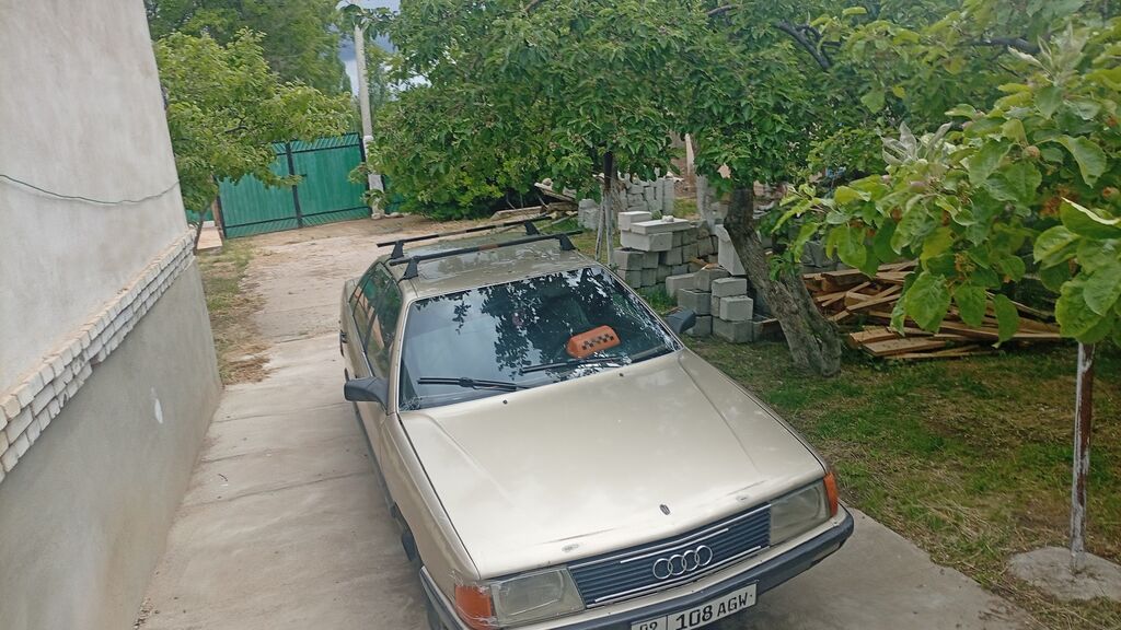 Audi 100: 1985 г., 2.2 л, Механика, Бензин, Седан: фото 2