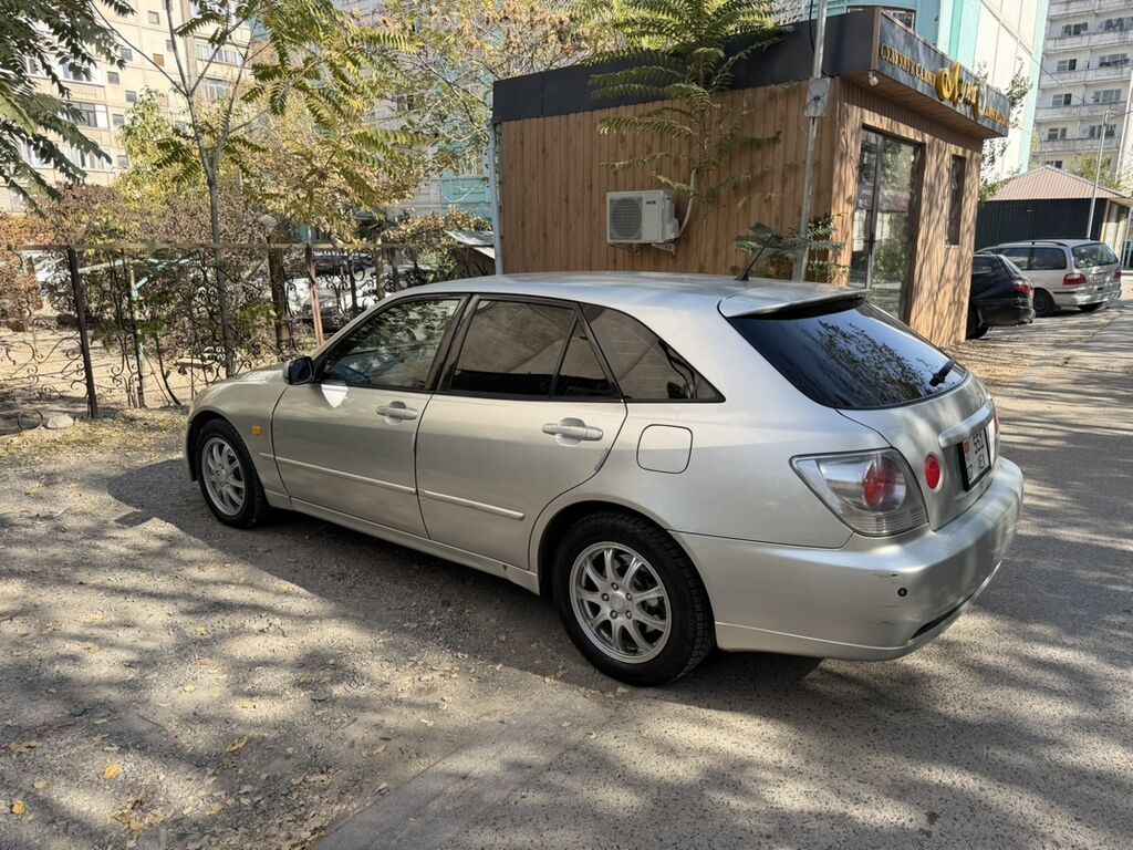 Toyota Altezza: 2002 г., Автомат, Бензин, Универсал: фото 3