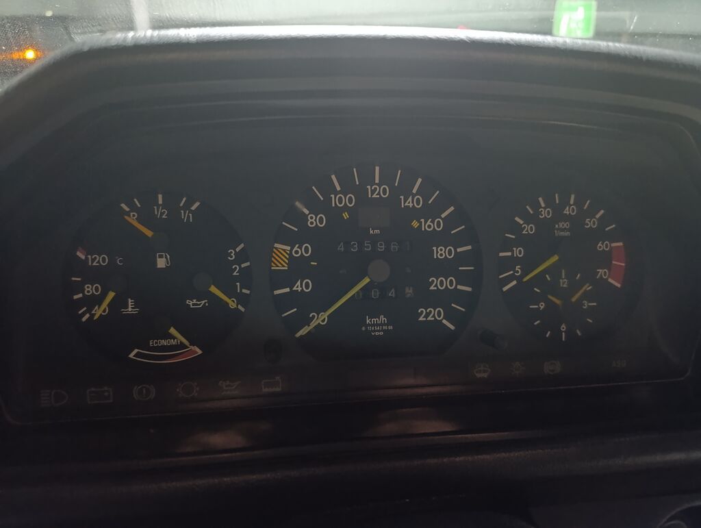 Mercedes-Benz W124: 1988 г., 2.3 л, Механика, Бензин, Универсал: фото 4