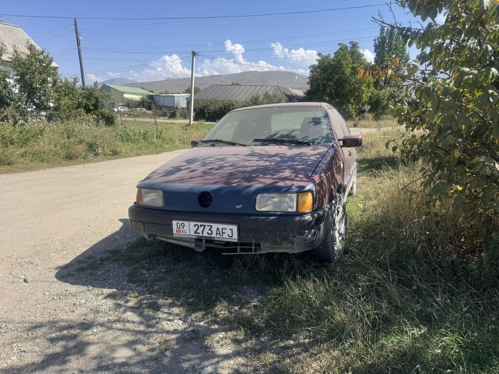 Volkswagen Passat: 1990 г., 1.8 л, Механика, Бензин, Седан: фото 4