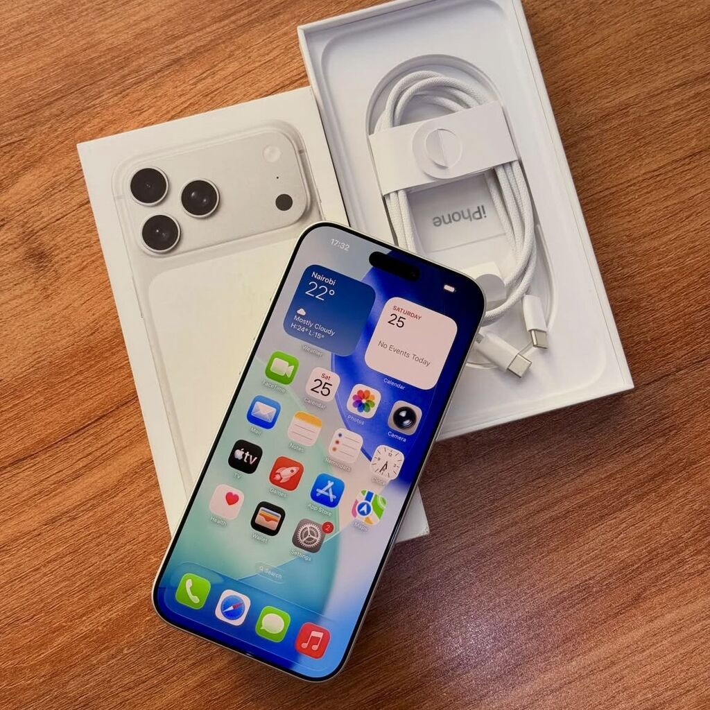 IPhone 17 Pro Max, Б/у, 512 ГБ, Белый, Защитное стекло, Чехол, 99 %: фото 3