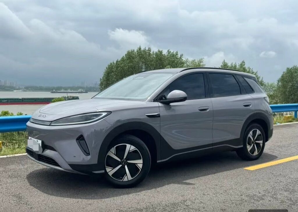 BYD : 2025 г., 1.6 л, Робот, Электромобиль, Кроссовер: фото 2