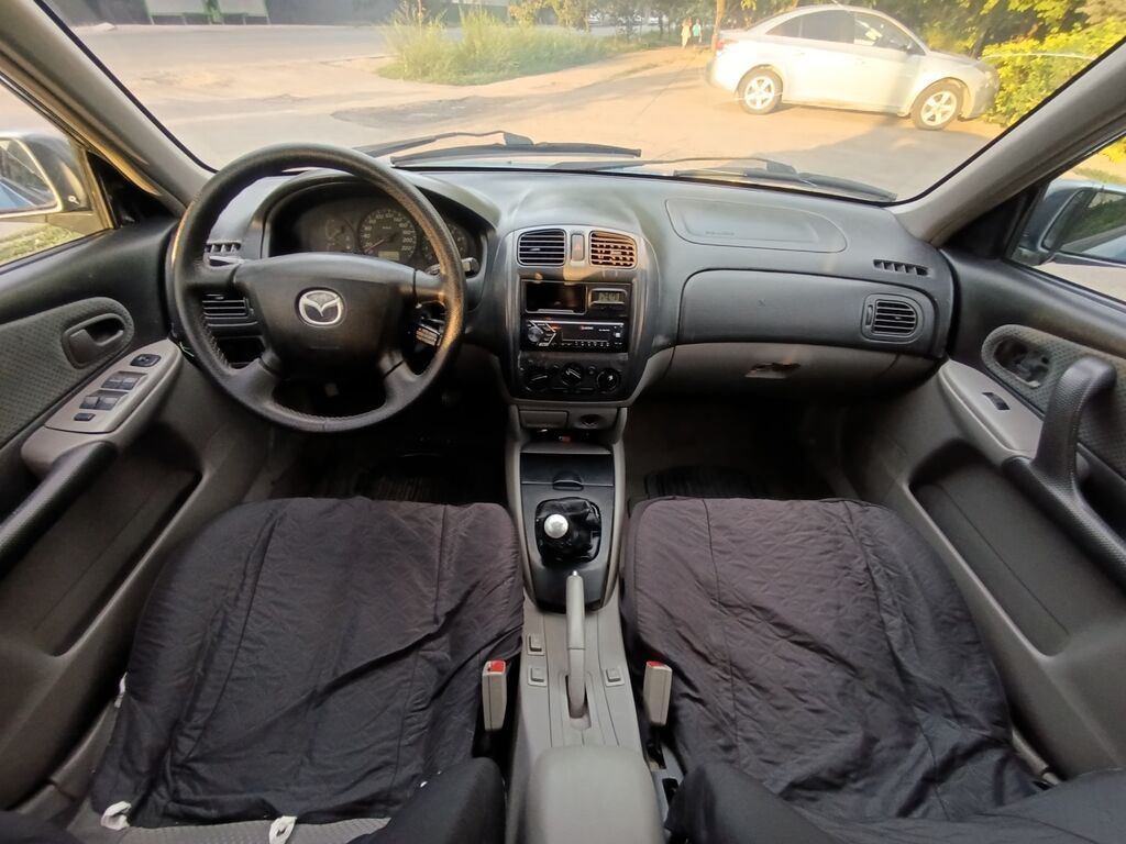 Mazda 323: 2003 г., 1.6 л, Механика, Бензин, Универсал: фото 8