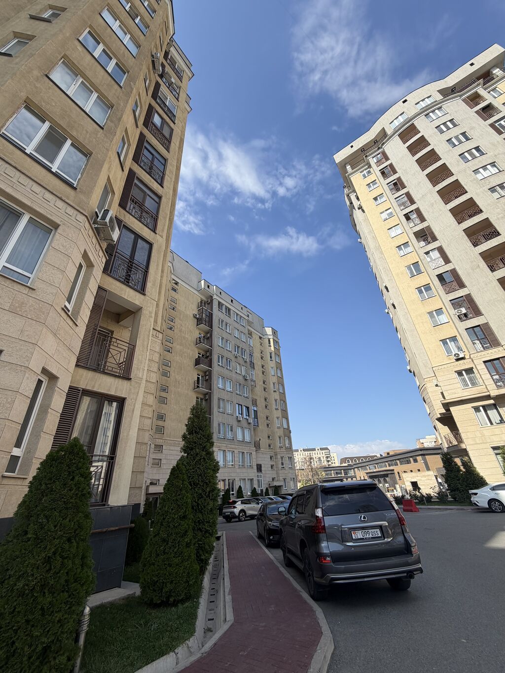 3 комнаты, 124 м², Ак-Кеме Элитка, 1 этаж, Требуется ремонт: фото 1