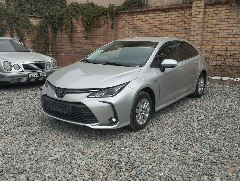 Toyota Corolla: 2021 г., 1.8 л, Вариатор, Гибрид, Седан: фото 2