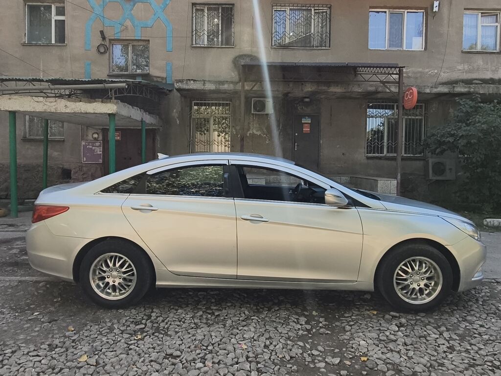 Hyundai Sonata: 2011 г., 2 л, Автомат, Газ, Седан: фото 3