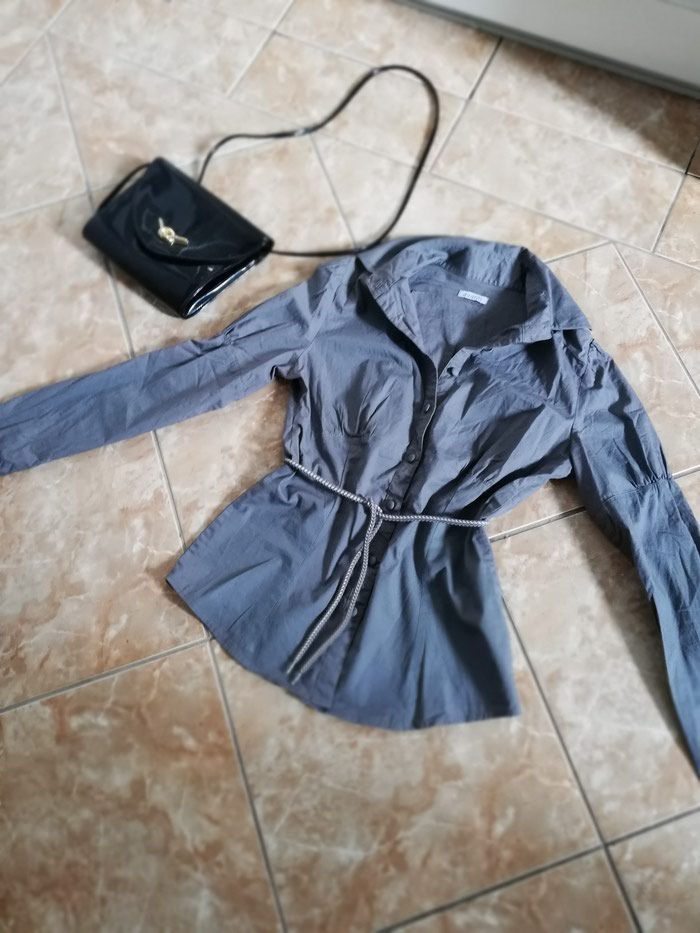Košulje i bluze: Kosulja avanti
Vel. S. Saljem post espresom na lalafo.rs Kosulja avanti
Vel. S. Saljem post espresom - Jagodina