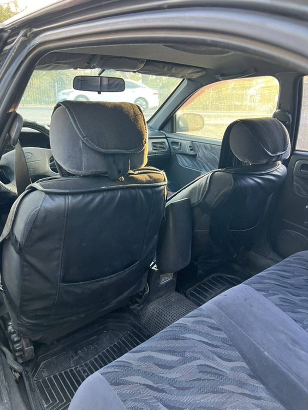 Toyota Carina E: 1996 г., 1.8 л, Механика, Бензин, Седан: фото 4