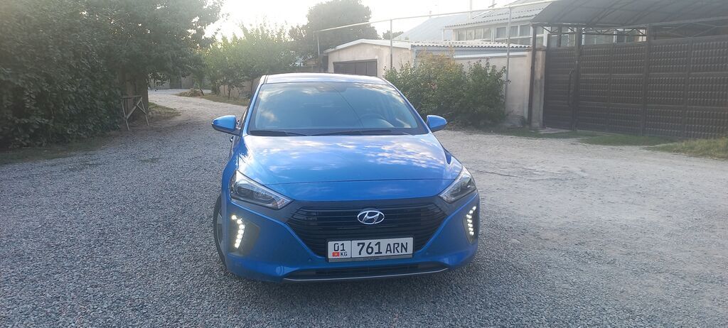 Hyundai Ioniq: 2018 г., 1.6 л, Автомат, Гибрид, Хэтчбэк: фото 2